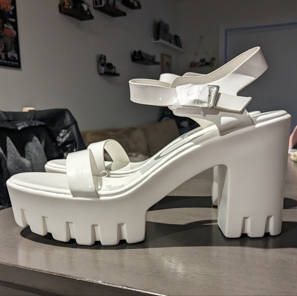 Forever 21 faux patent leather open toe heel